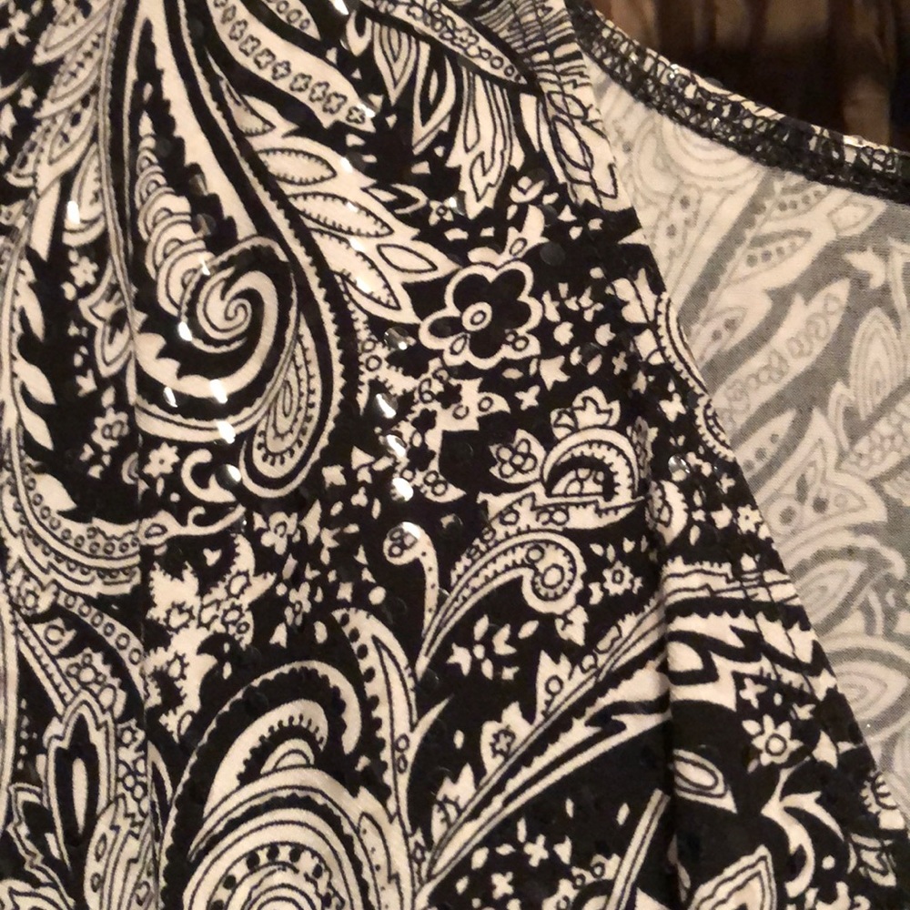 Black and white blouse - Picture 2 of 3